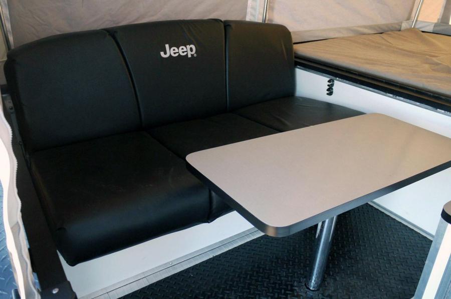  Jeep Extreme Trail Edition Camper 2011 года  (фото 16 из 36)